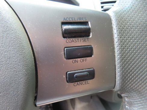 Used 2011 Nissan Frontier SV w/ SV Premium Utility Pkg AWD/4WD image 27