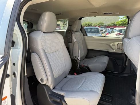 Used 2023 Toyota Sienna LE FWD image 30