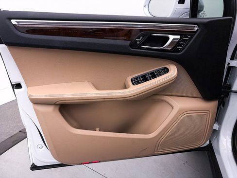 Used 2023 Porsche Macan S image 16