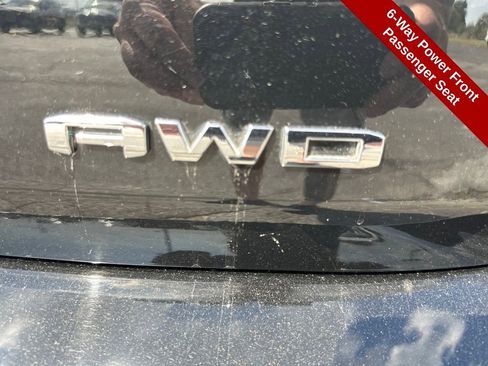 Used 2024 GMC Terrain SLT image 40