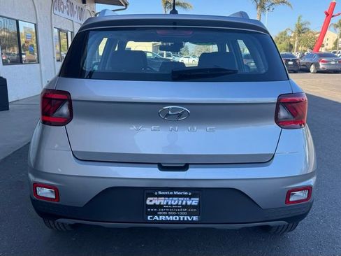 Used 2023 Hyundai Venue SEL image 5