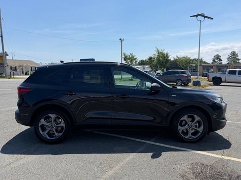 Used 2025 Ford Escape ST-Line FWD image 2