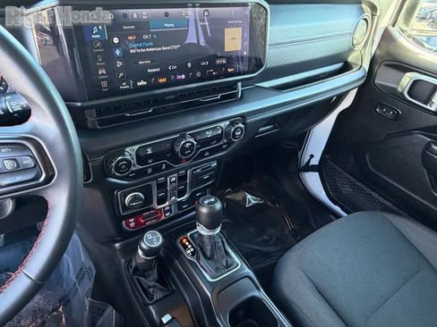 Used 2024 Jeep Wrangler Rubicon image 23