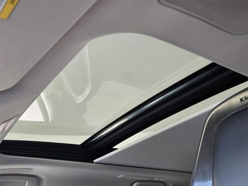 Used 2025 INFINITI QX80 Sensory image 12