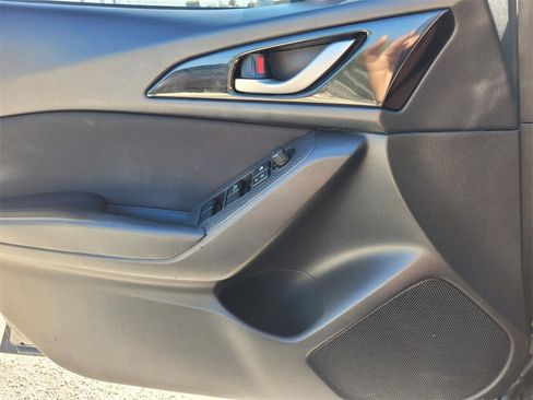 Used 2016 MAZDA MAZDA3 i Sport w/ Preferred Equipment Package image 18