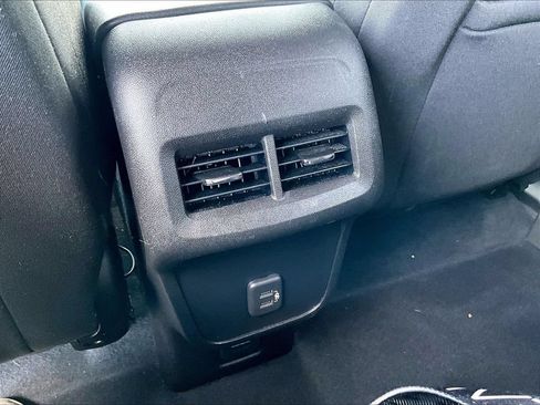 Used 2022 Chevrolet Equinox LT AWD/4WD image 12