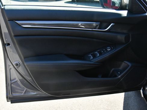 Used 2018 Honda Accord Sport image 13