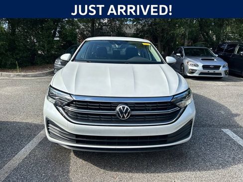 Certified 2023 Volkswagen Jetta SE FWD image 4