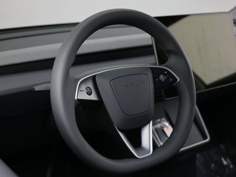 Used 2026 Tesla Model Y 2WD image 8
