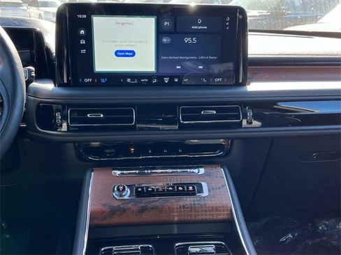 New 2025 Lincoln Aviator Black Label w/ Jet Appearance Package image 16