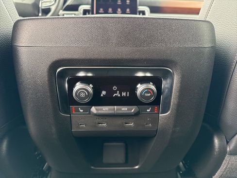 Used 2025 GMC Yukon Denali w/ Denali Reserve Package image 16