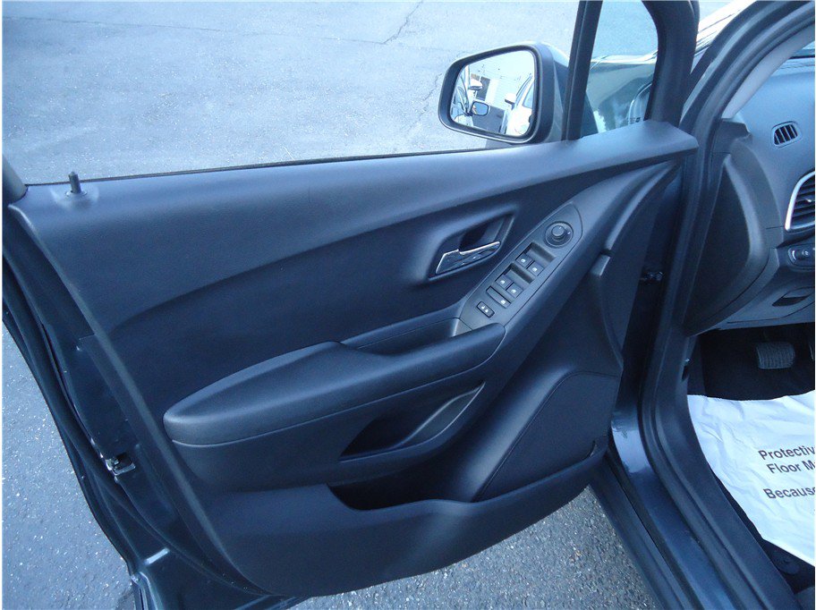 Used 2020 Chevrolet Trax LS FWD image 10