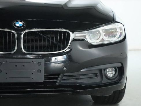 Used 2018 BMW 320i Sedan RWD image 9