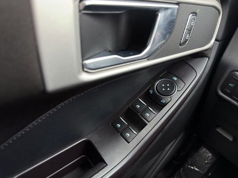 Used 2020 Ford Explorer XLT image 11
