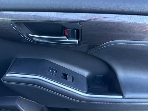 Certified 2022 Toyota Highlander Platinum image 21