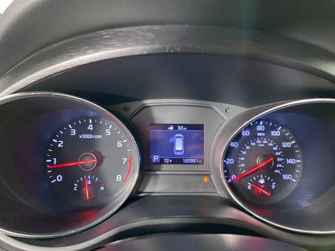 Used 2019 Kia Sedona LX image 18