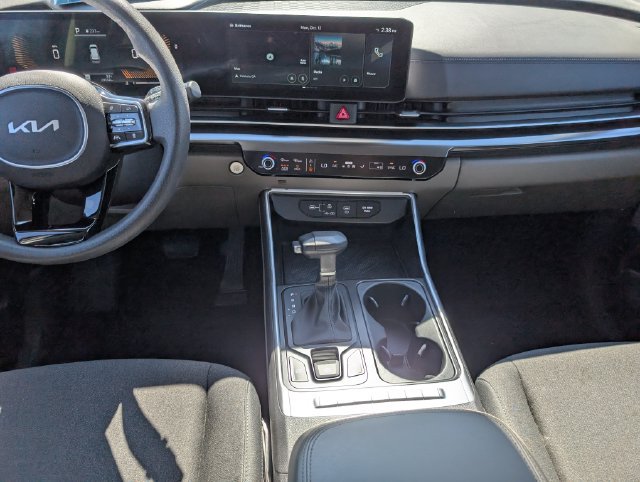 Used 2025 Kia Carnival LX FWD image 7