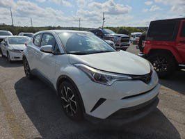 Used 2018 Toyota C-HR XLE FWD image 3