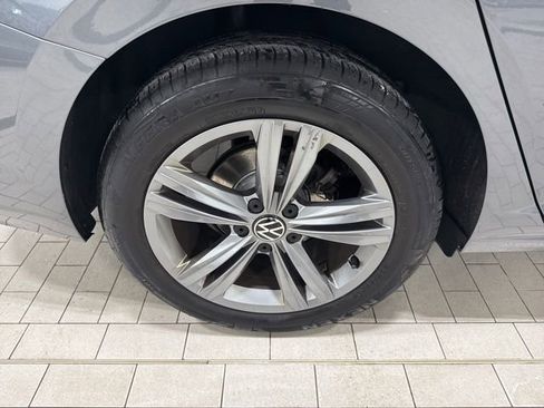 Certified 2022 Volkswagen Jetta SE image 30