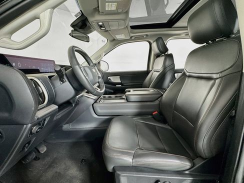 Used 2025 Ford Expedition Active AWD/4WD image 9