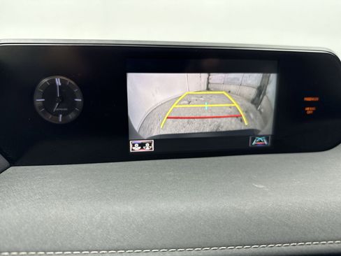 Used 2019 Lexus UX 200 w/ Premium Package image 13