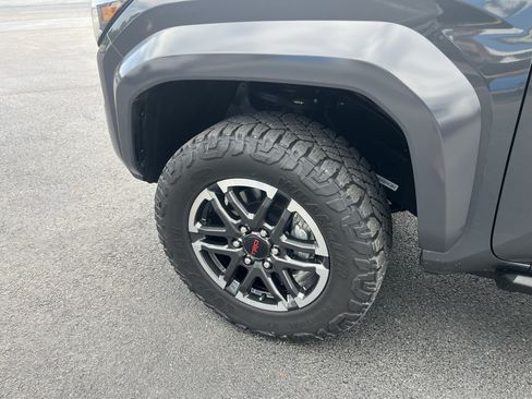 Used 2025 Toyota Tacoma TRD Sport AWD/4WD image 2