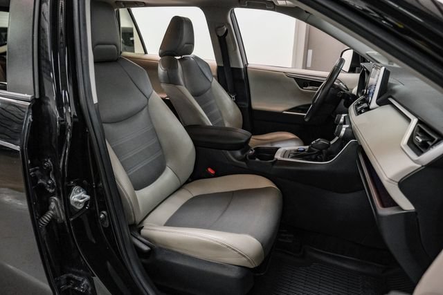 Used 2020 Toyota RAV4 Limited AWD/4WD image 31
