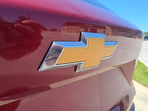 Used 2025 Chevrolet Trax LT w/ LT Convenience Package FWD image 17