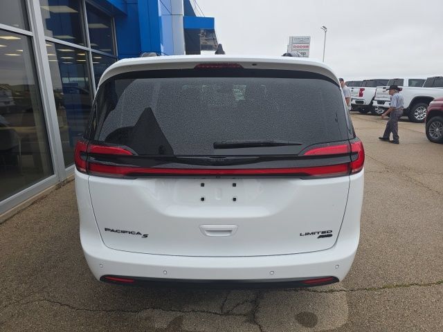 Used 2024 Chrysler Pacifica Limited w/ Uconnect Theater Family Group AWD/4WD image 9