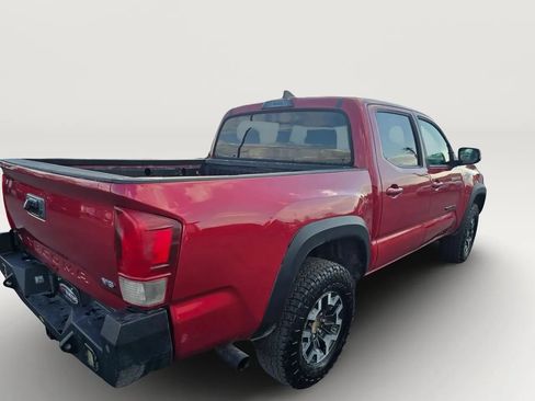 Used 2019 Toyota Tacoma TRD Off-Road AWD/4WD image 6