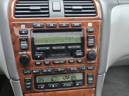 Used 2000 Toyota Avalon XLS image 13