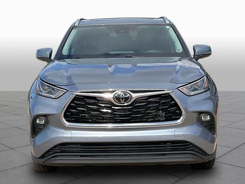 Used 2021 Toyota Highlander Limited FWD image 5