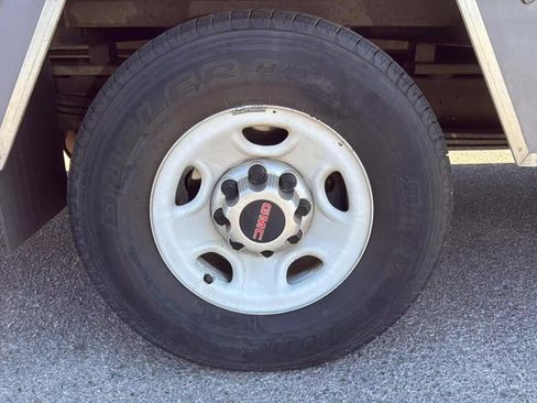 Used 2015 GMC Savana 3500 image 11