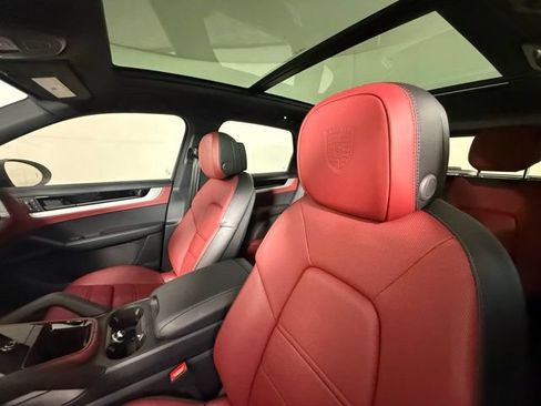 Used 2025 Porsche Cayenne S AWD/4WD image 6