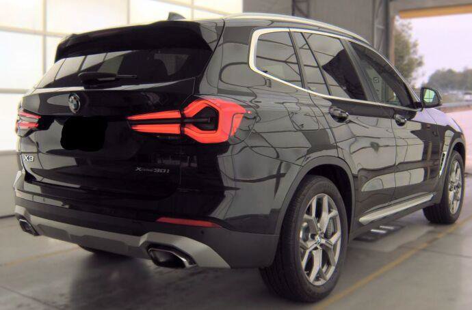 Used 2023 BMW X3 xDrive30i w/ Convenience Package AWD/4WD image 3