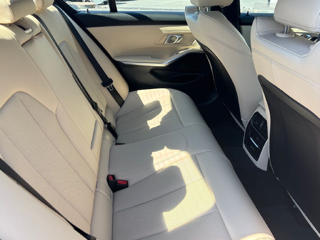 Used 2026 BMW 330i Sedan w/ Premium Package RWD image 14