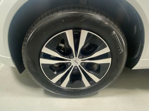 Certified 2025 Volvo XC60 B5 Core image 5