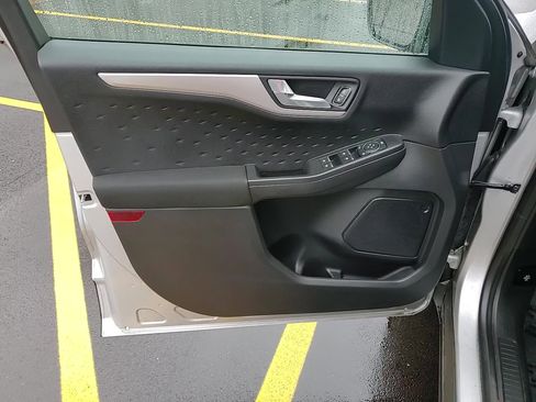 Used 2020 Ford Escape SE Sport image 10