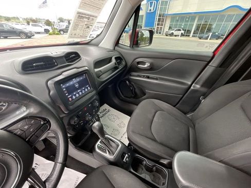 Used 2018 Jeep Renegade Altitude FWD image 15