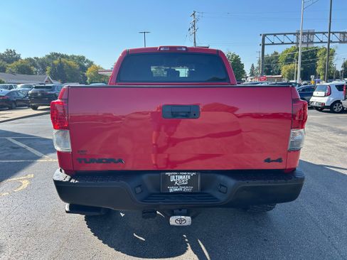 Used 2011 Toyota Tundra 4x4 CrewMax w/ Tow Pkg image 4