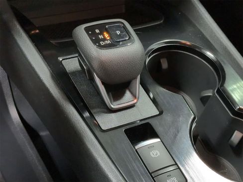 Used 2025 Nissan Rogue SV image 32