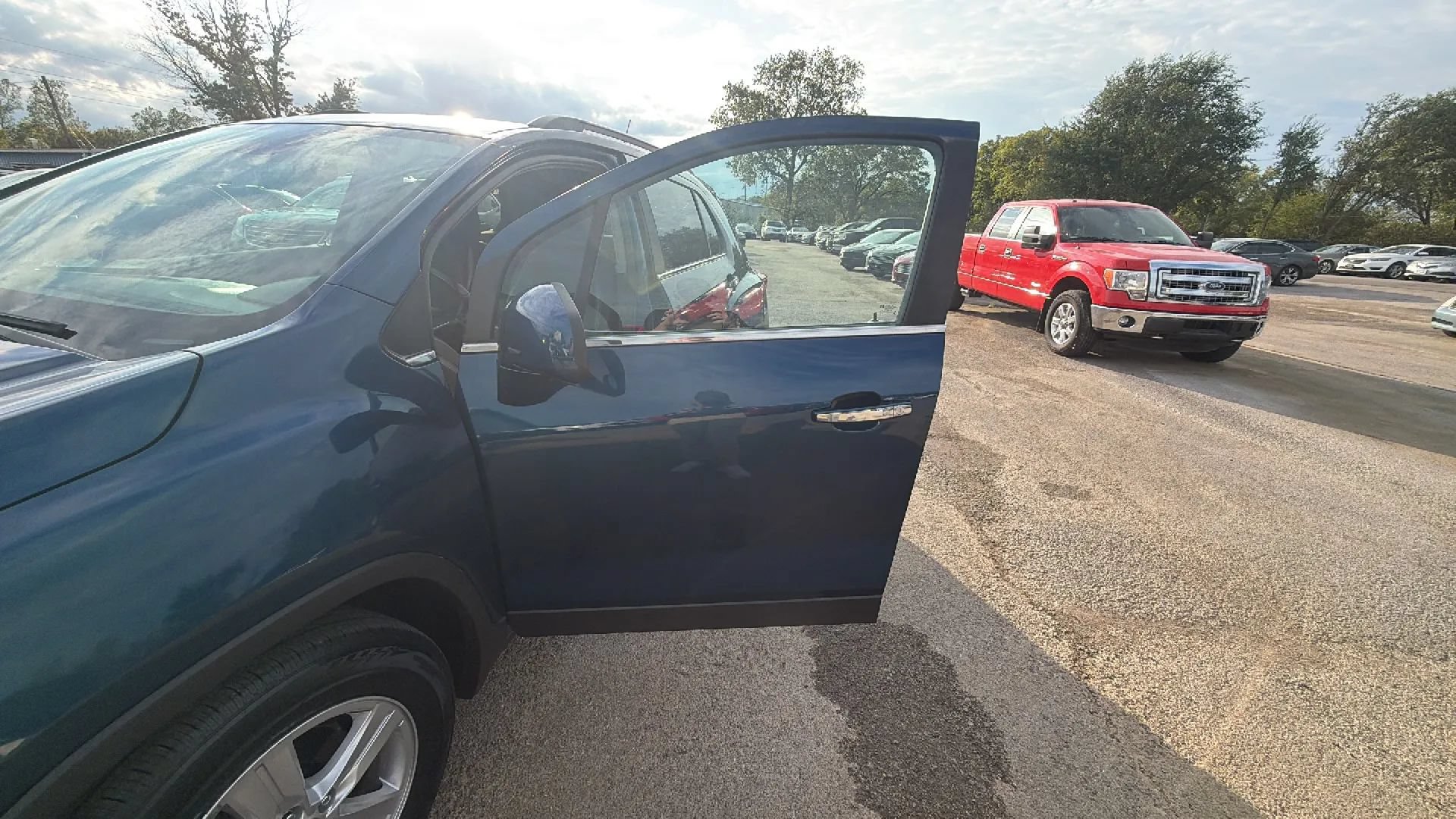 Used 2019 Chevrolet Trax LT w/ LT Convenience Package FWD image 35