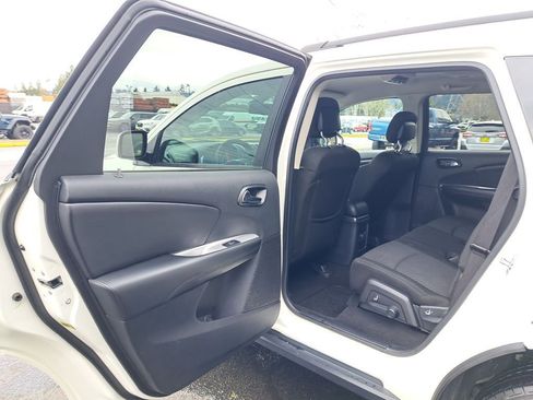 Used 2019 Dodge Journey SE image 12
