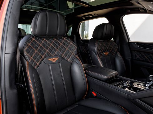 Used 2021 Bentley Bentayga image 41