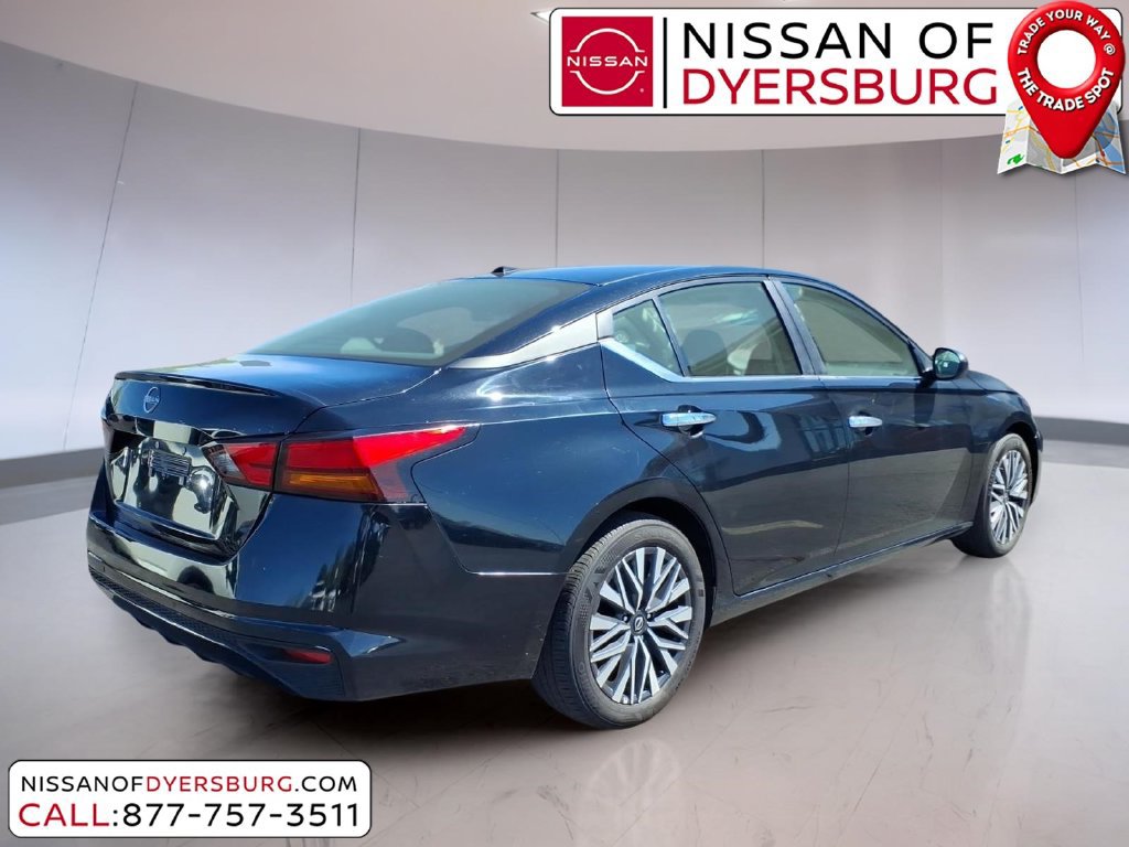 Used 2025 Nissan Altima 2.5 SV FWD image 3