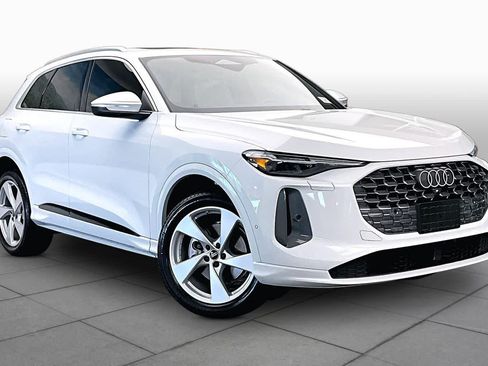 Certified 2025 Audi Q5 Premium Plus AWD/4WD image 3