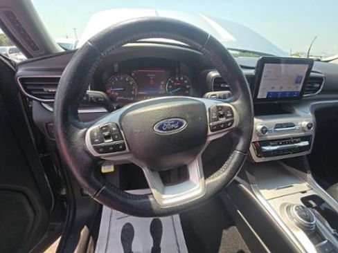 Used 2022 Ford Explorer XLT w/ Equipment Group 202A AWD/4WD image 9