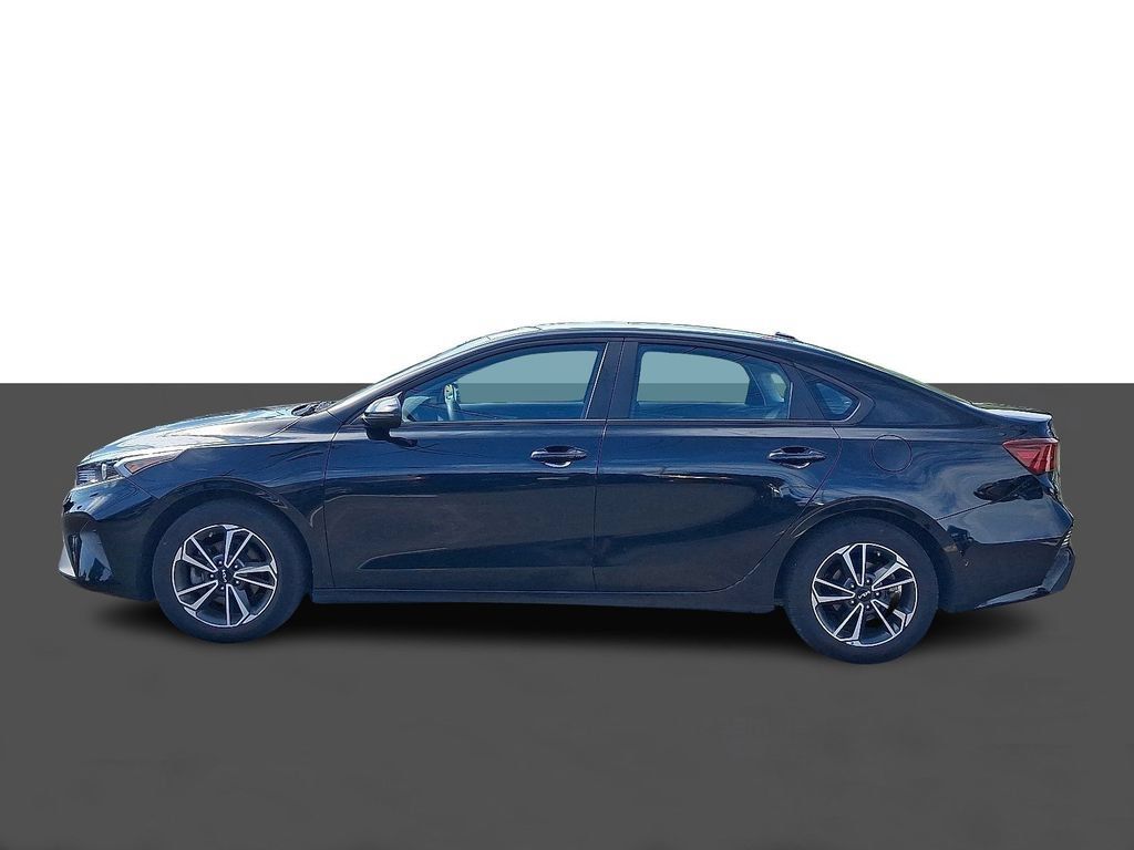 Used 2023 Kia Forte LXS w/ LXS Technology Package FWD image 4