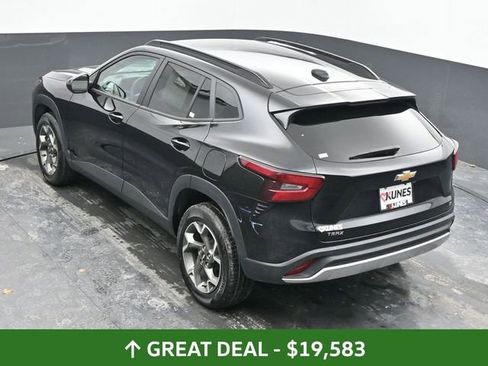 Used 2025 Chevrolet Trax LT image 41