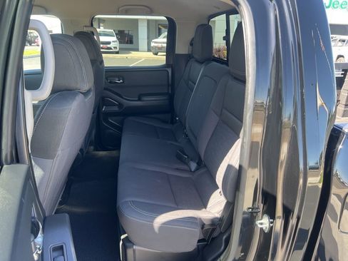 Used 2024 Nissan Frontier SV w/ SV Convenience Package RWD image 33
